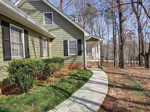 4th image of 105 Angela Dr