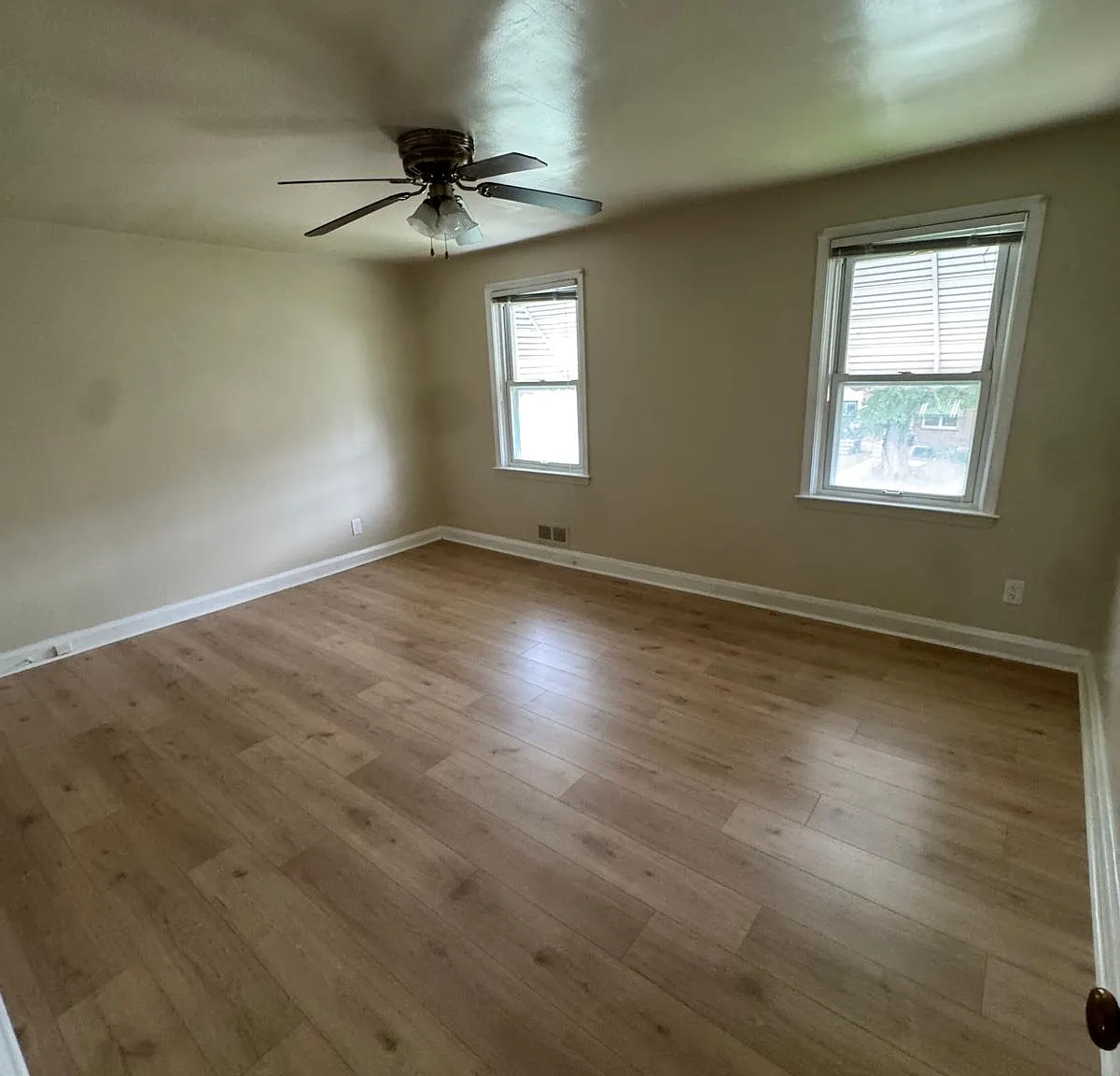 4413 Parkton Ave — Photo 3