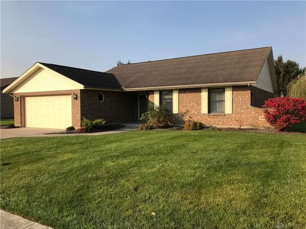 584 Flanders Ave, Brookville, OH 45309