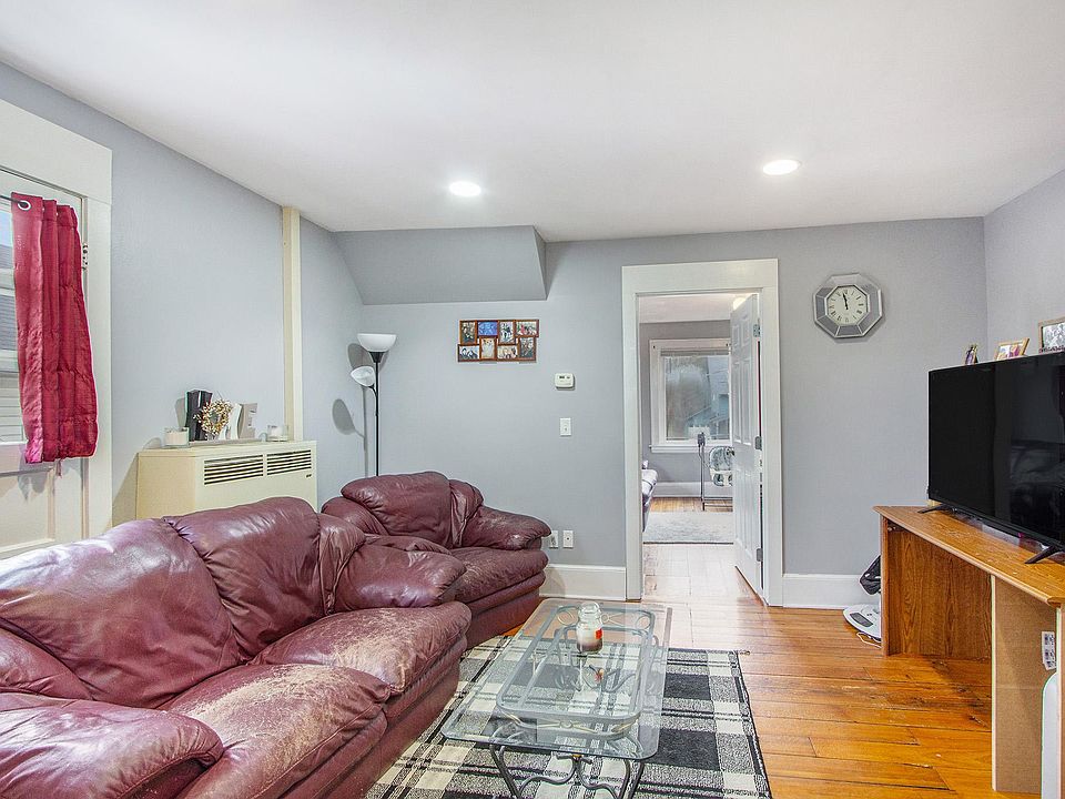 Living Room Into Bedroom 1