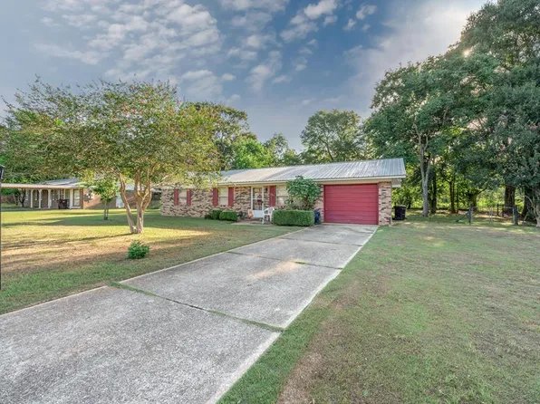 97 Dasinger St, Midland City, AL 36350
