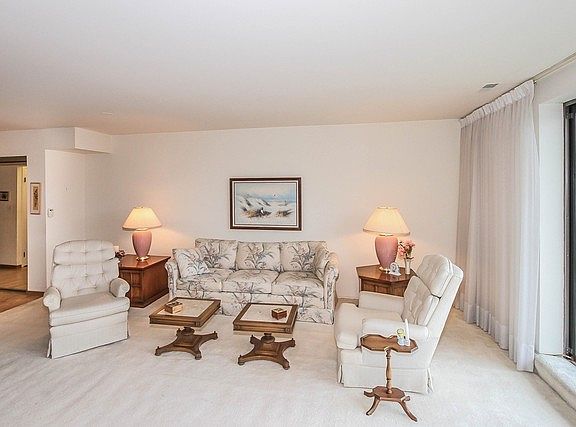 5th image of 1717 W Crystal Ln Unit 512