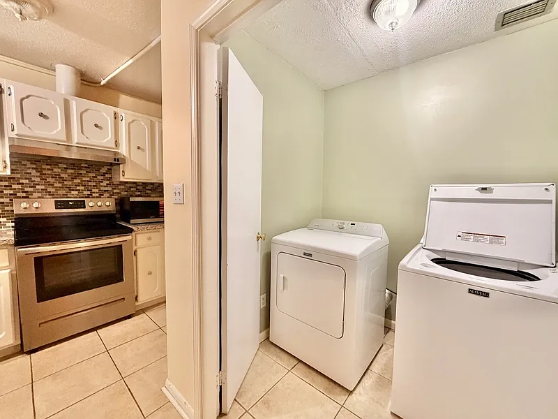 3 bed, 3.0 bath, 1990 sqft, $2,150 — Photo 4