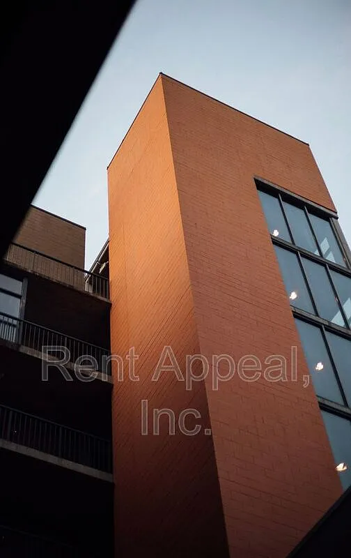 1 bed, 1.0 bath, 960 sqft, $2,100 — Photo 1