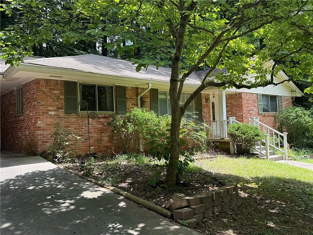 3 bed, 2.0 bath, 1226 sqft, $2,200 — Photo 1