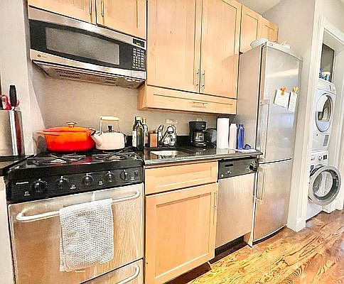 1st image of 49 Avenue B APT 3