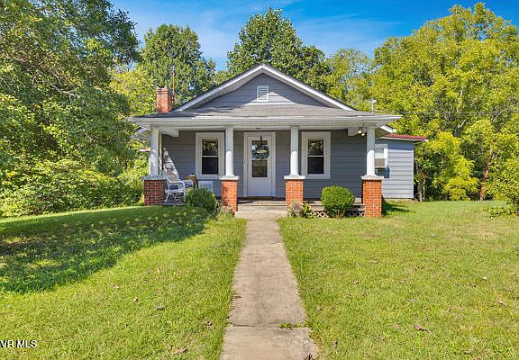 3rd image of 313 Richards Ln