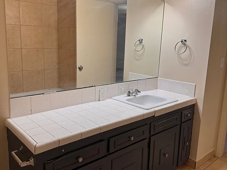 1115 W Simpson Ave — Photo 24