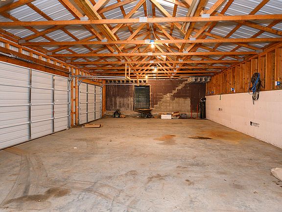 2nd image of 412 W Sampson Ave