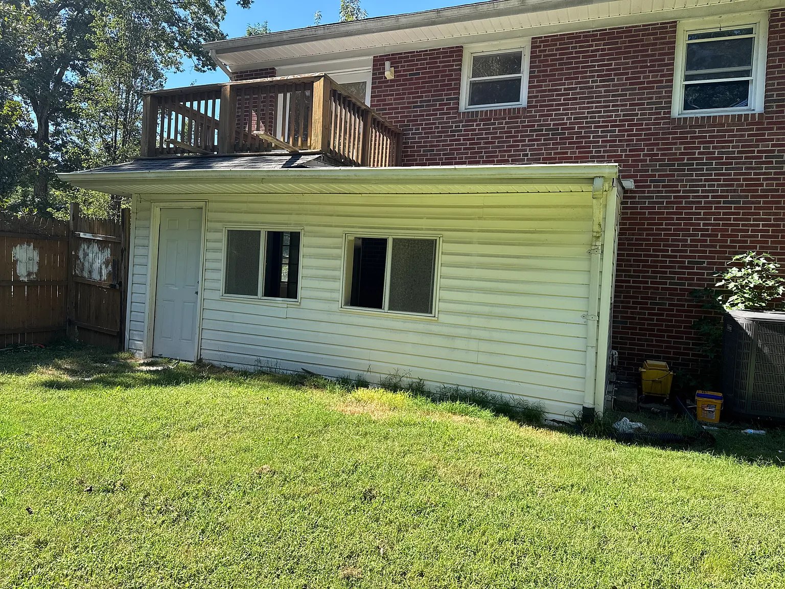 6 bed, 3078 sqft, $3,200 — Photo 2