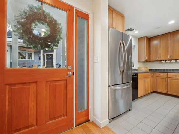 71 Village Ct UNIT 71, Berlin, MA 01503