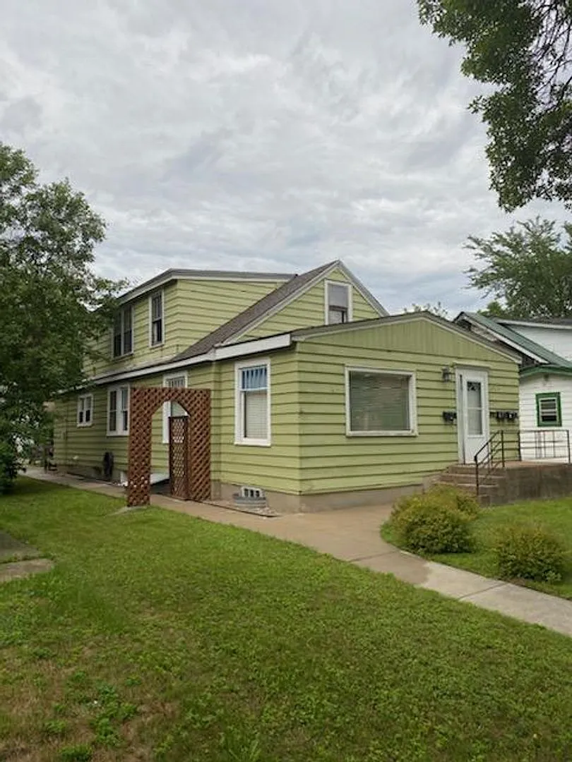 Building Photo - 2023 7th Ave E