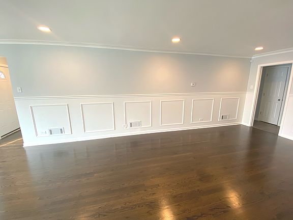 4th image of 10555 S King Dr