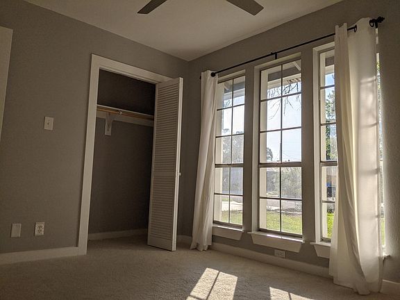 3rd image of 10702 Barnhill Dr