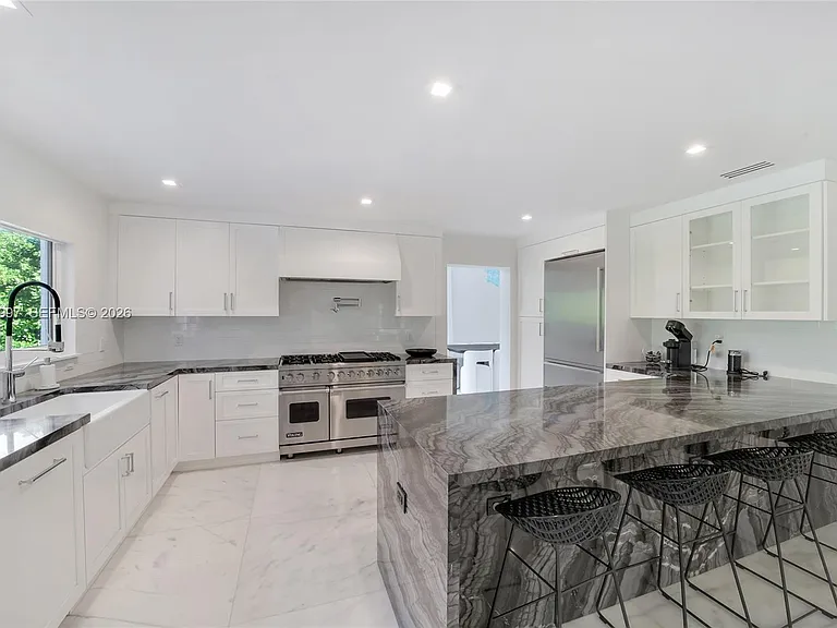 1316 N Venetian Way — Photo 9