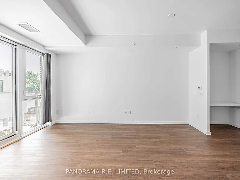 689 The Queensway #305 — Photo 8