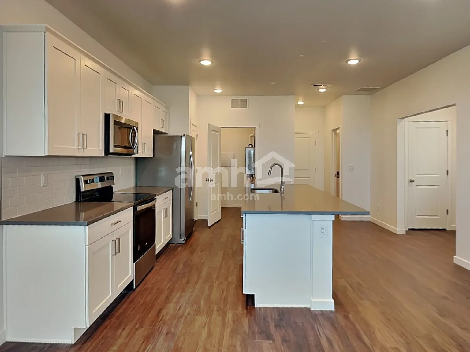 3 bed, 2.5 bath, 1730 sqft, $2,730 — Photo 4
