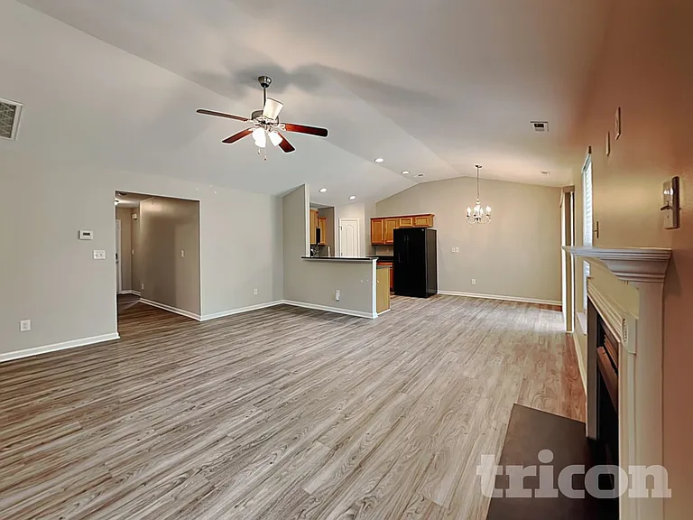 6235 Leslie Dr — Photo 3