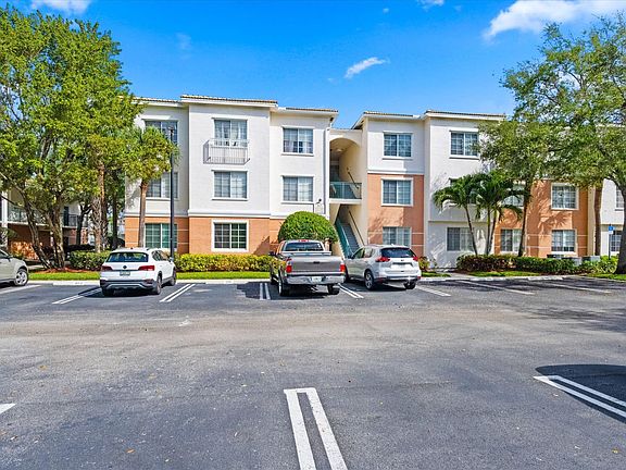3rd image of 10203 Myrtlewood Cir W
