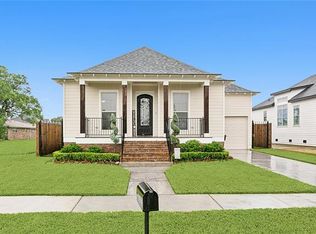 8541 Victory Dr, Chalmette, LA 70043
