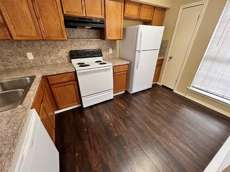 9601 Forest Ln #516 — Photo 6