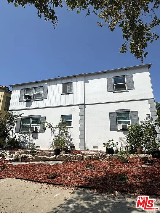 2 bed, 2.0 bath, 6724 sqft, $3,350 — Photo 3