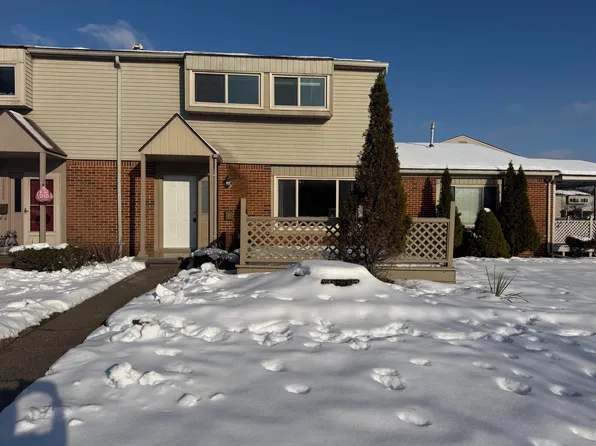 12264 Woodside Dr, Grand Blanc, MI 48439