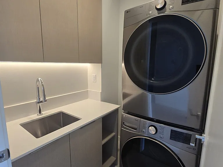 128 W 15th St #2202 — Photo 32