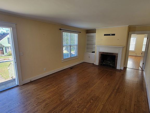 3rd image of 107 Lind St