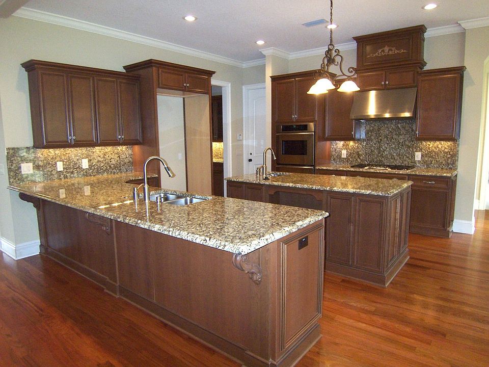 2nd image of 427 S Royal Poinciana Dr