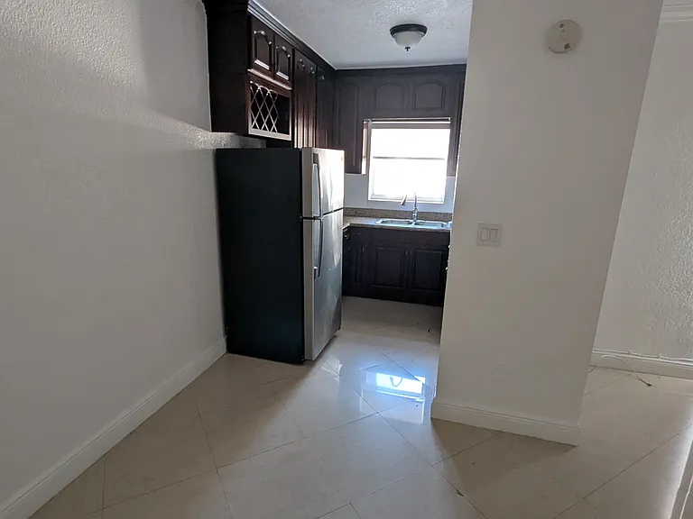 Montego Apartments — Photo 15