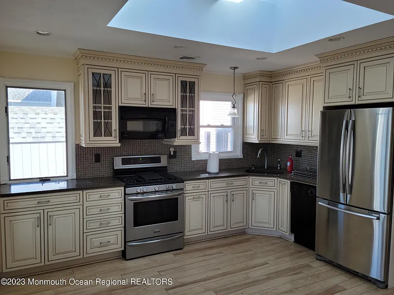 805 Forepeak Dr — Photo 8