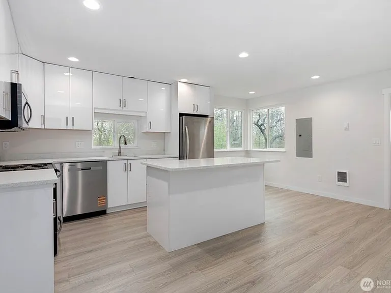 4656 Bay Rd — Photo 15
