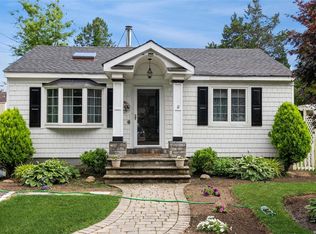 34 Livingston St, Huntington Station, NY 11746
