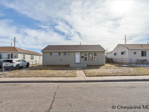 123 McFarland Ave, Cheyenne, WY 82007