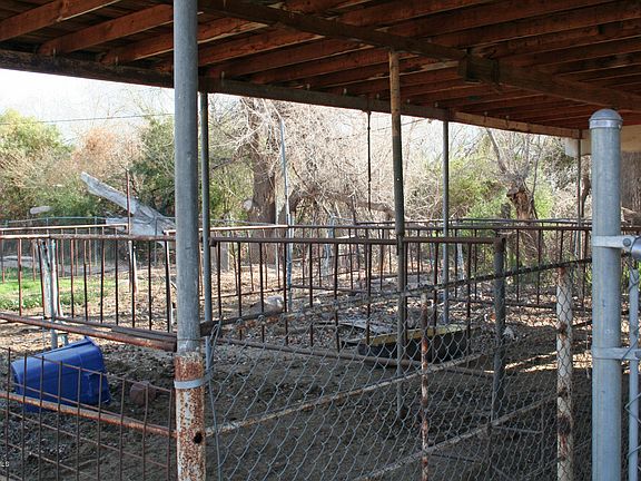 3rd image of 725 W Tamarisk Street