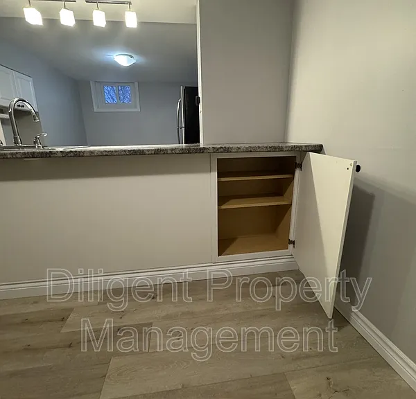736 Stormont St #LOWER — Photo 5