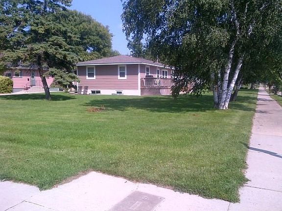 2nd image of 520 Willow St W