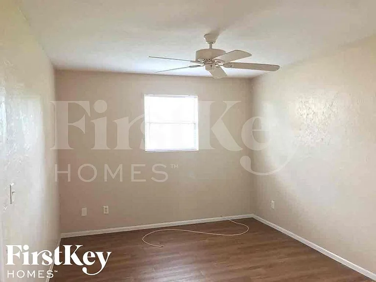 1209 NE 18th Pl — Photo 11