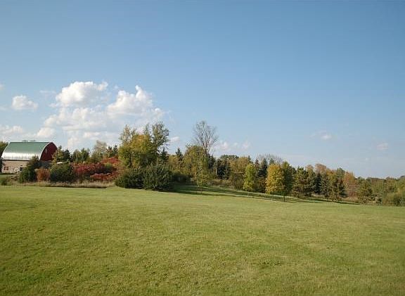 The back yard offers you wide open spaces and country views yet it is still an easy commute to Ridgedale and downtown.