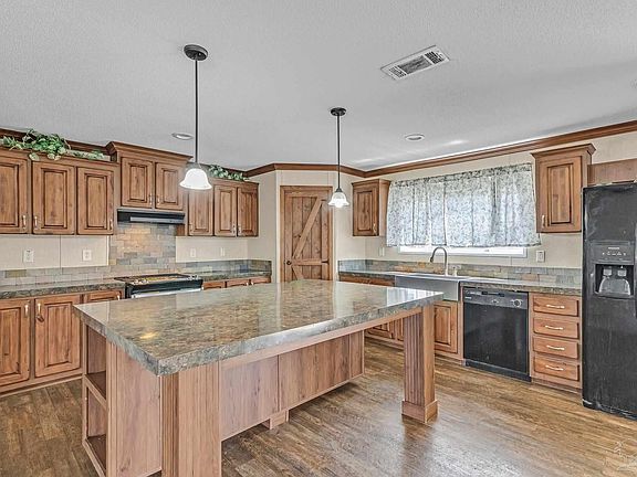 4th image of 138 Kathryn Dr
