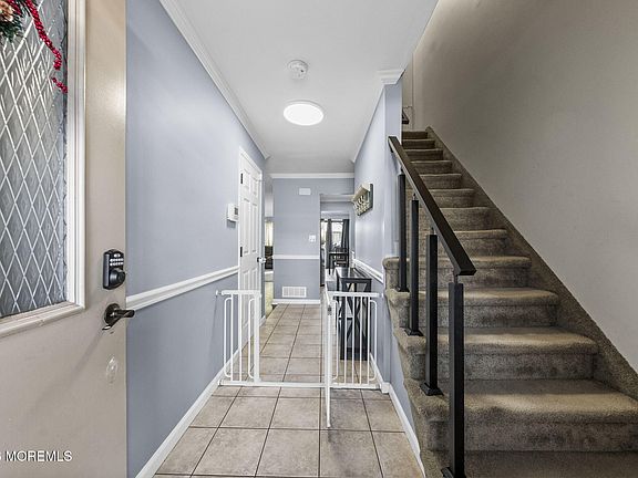 5th image of 155 Penn Court #136