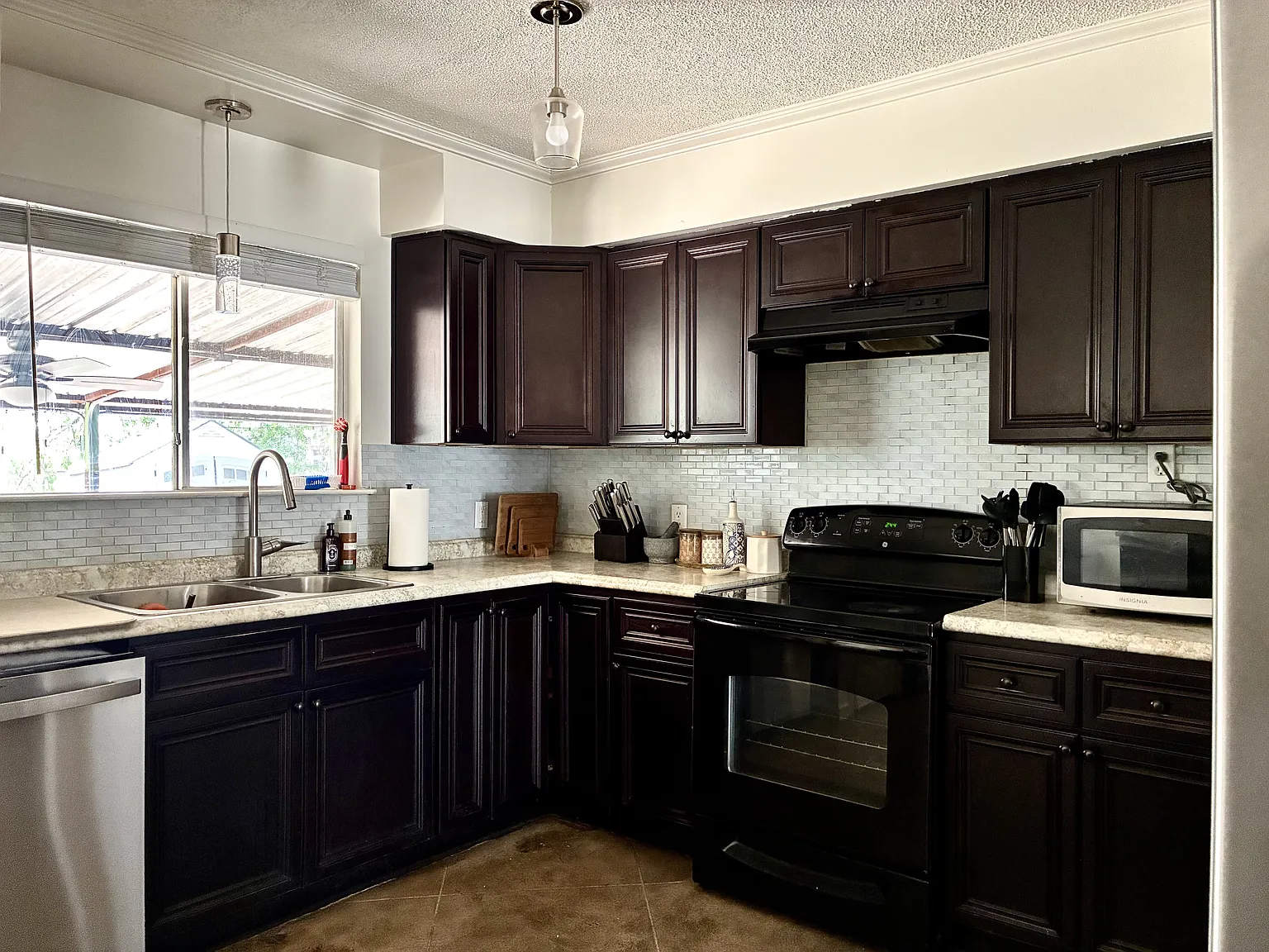 3 bed, 1393 sqft, $2,075 — Photo 2