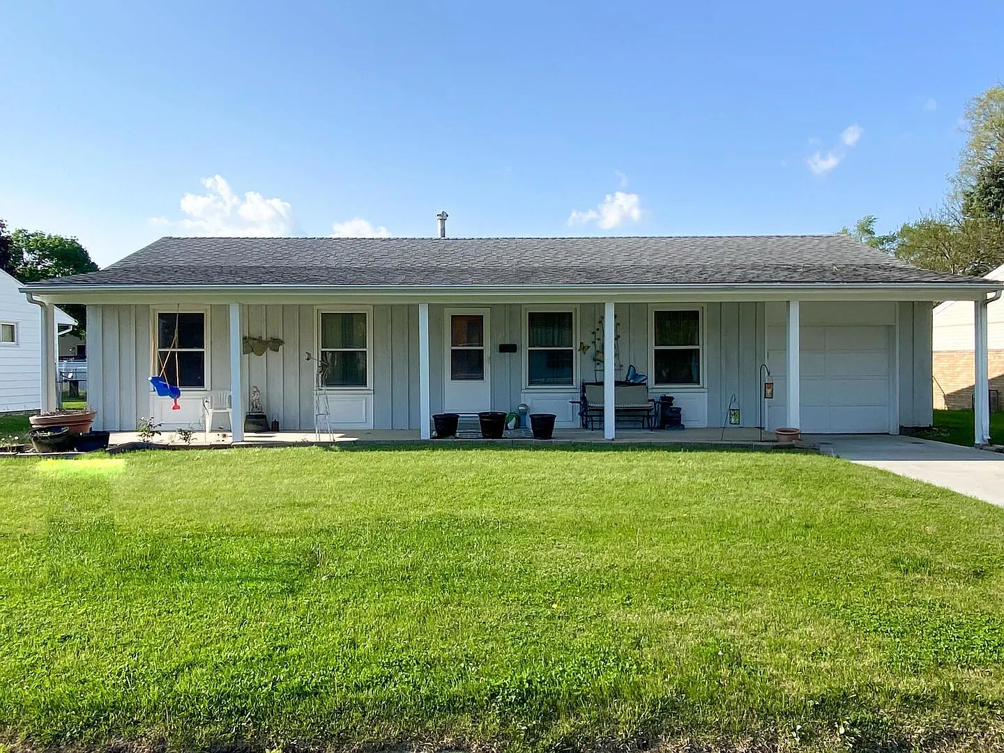 731 Eastview Dr photo 1