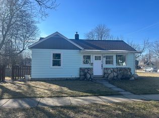 379 Sigsbee St, Rockford, MI