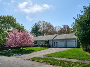 40 Deepwoods Dr, Amherst, MA 01002