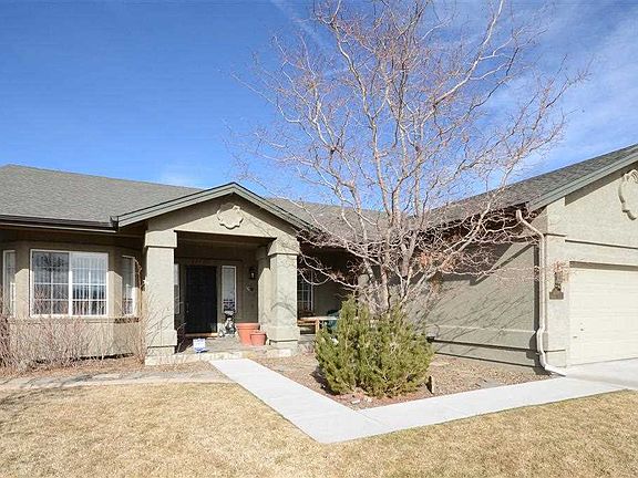 3rd image of 20985 Gunnison Dr