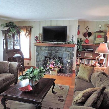 5th image of 103 Park Ct