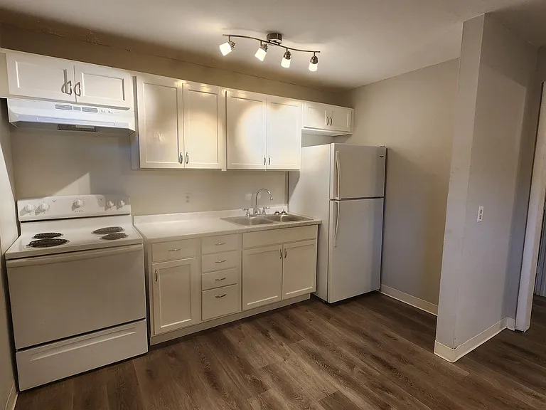 Patriot Apartments — Photo 29