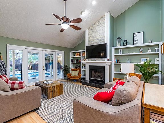 5th image of 15918 Hampton Village Dr